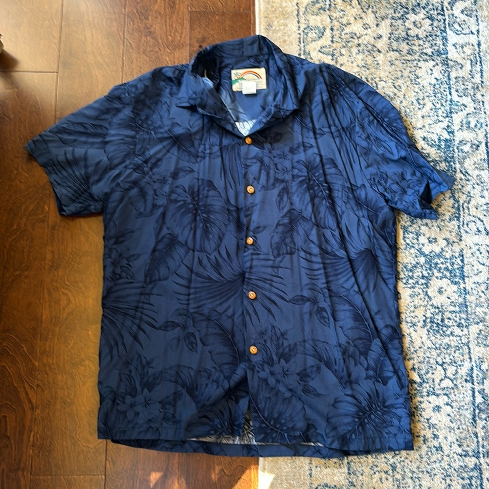 Paradise Found sz Med blue Hawaiian shirt